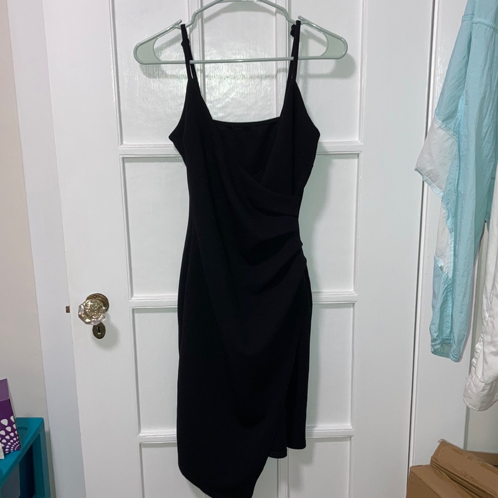 black bodycon dress leg slit